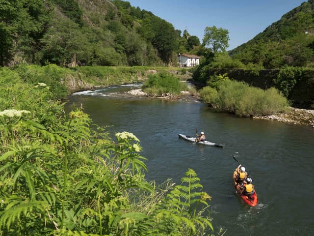 EXCURSIÓN - Descenso río Bidasoa en KAYAK DOBLE o PADDLE SURF INDIVIDUAL